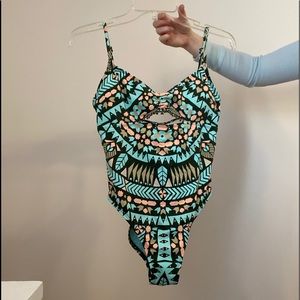 Patterned One-Piece Swimsuit w/ Cutout